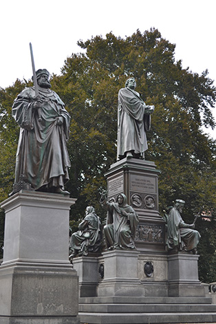 bild_CB_04luther-denkmal