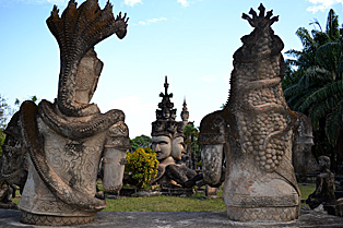 bild_cb_laos_buddhapark_txt